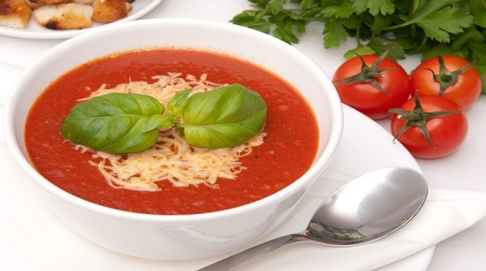 Турецкий суп с томатом и сыром: скоро лето!