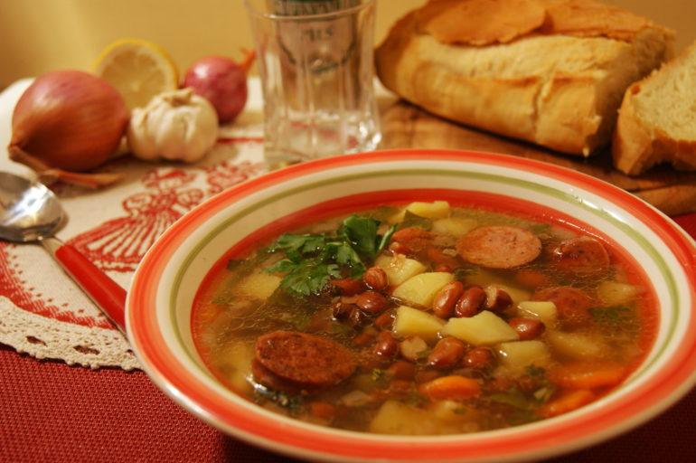 Польский фасолевый суп с копченостями