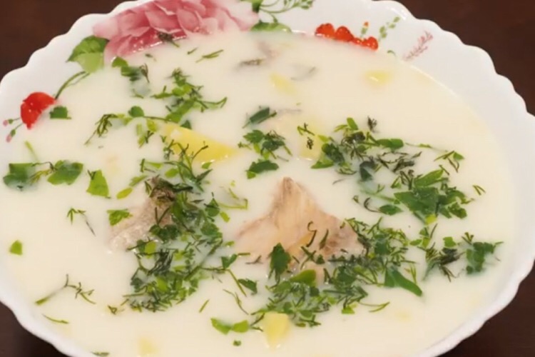 Готовим в мультиварке: потрясающе вкусный сырный суп с рыбой