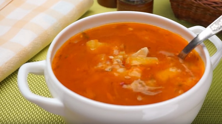 Простой томатный суп с курицей и рисом: наваристый и вкусный