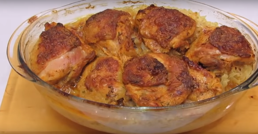 Ужин без забот и хлопот: рис с курицей и квашеной капустой в духовке