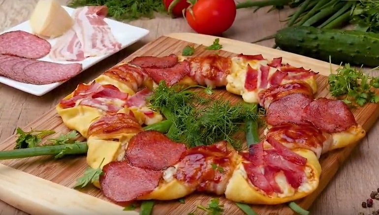 Пицца «Кольцо» из слоеного теста: итальянская кухня отдыхает