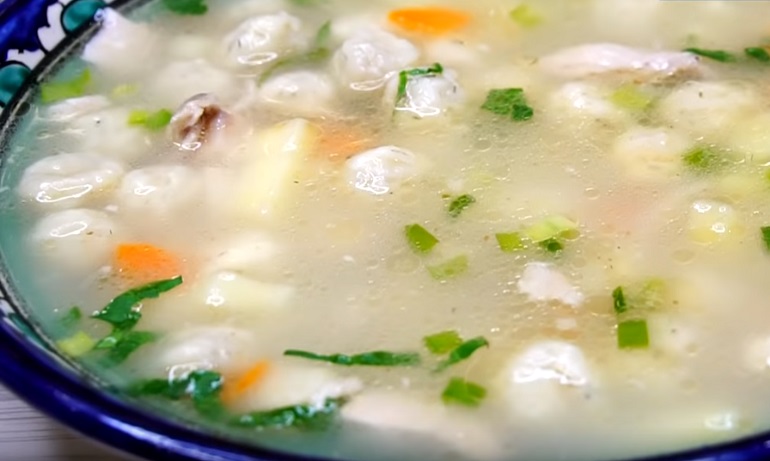 Суп с сырными шариками: всегда съедается до последней ложки