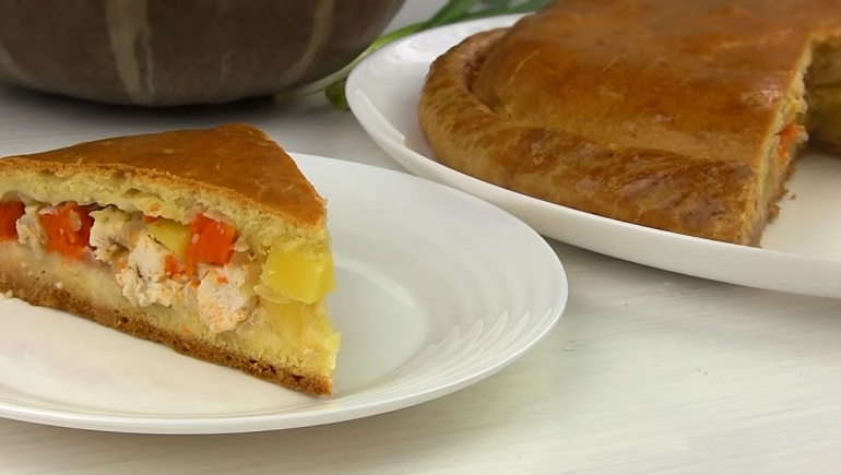 Домашний пирог на кефире с курицей и тыквой: самая осенняя выпечка