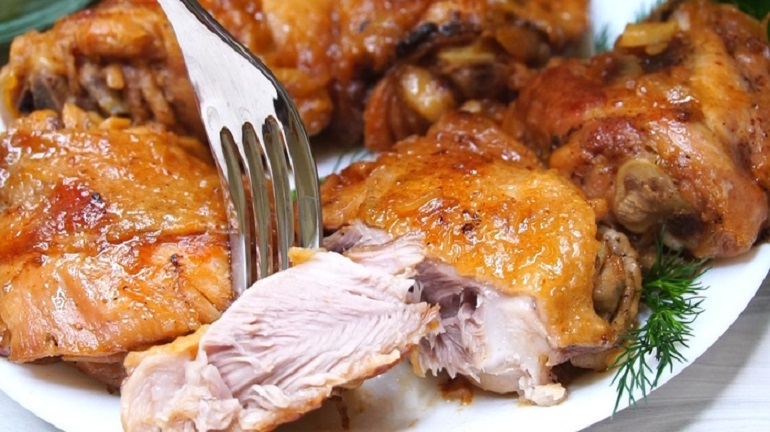 Необычайно нежное и сочное мясо: курица в пиве, тушеная на сковороде