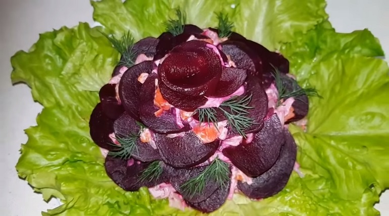 Шокирующий салат «Пурпурная роза»: гости будут в восторге