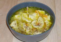 Идеальное блюдо к обеду-суп с чесночными галушками