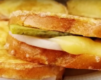 Бутерброд-кармашек на завтрак за 5 минут (3 варианта)