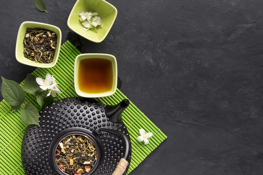 
                                    10 полезных травяных чаев для любого случая                                