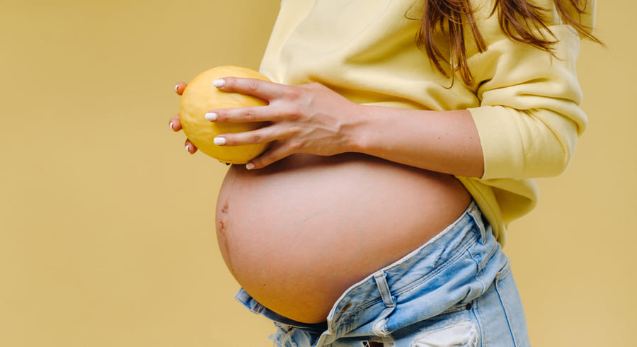 
                                    Можно ли есть дыню во время беременности?                                