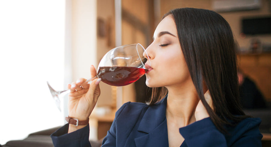 
                                    Полезные свойства безалкогольного красного вина                                
