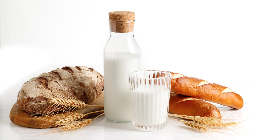 
                                    Как появилось греческое молоко                                